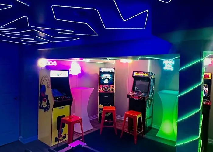 Arcade • Theater • Gym • Office • Sleeps 15 Ferienhaus