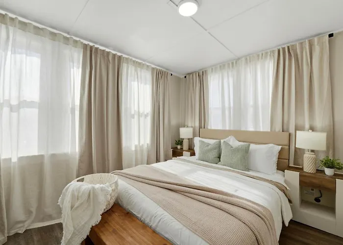 Arcade • Theater • Gym • Office • Sleeps 15 * Chicago