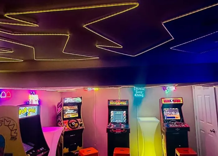 Arcade • Theater • Gym • Office • Sleeps 15