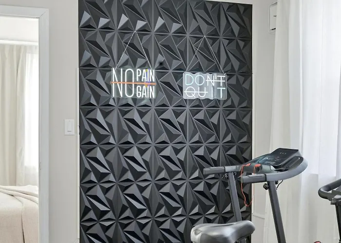 Arcade • Theater • Gym • Office • Sleeps 15 *