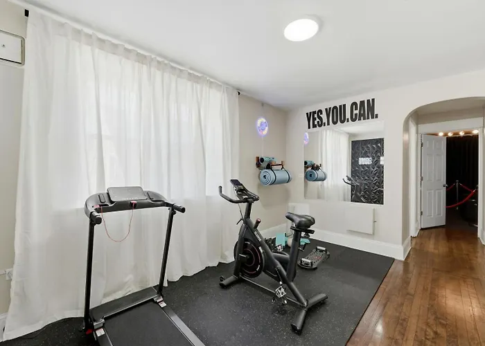 Arcade • Theater • Gym • Office • Sleeps 15 Chicago