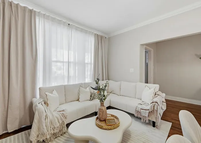 Arcade • Theater • Gym • Office • Sleeps 15 * Chicago