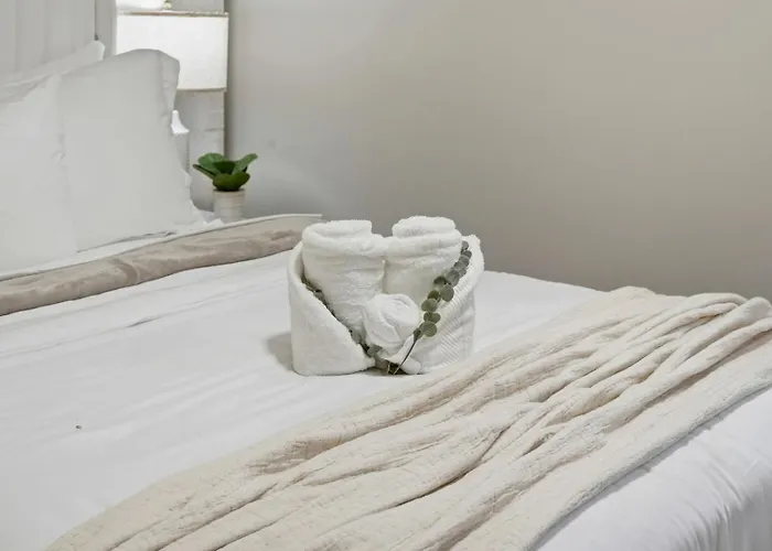 Arcade • Theater • Gym • Office • Sleeps 15 * Chicago