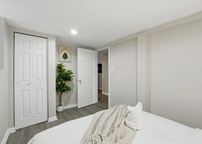 Arcade • Theater • Gym • Office • Sleeps 15 * Chicago