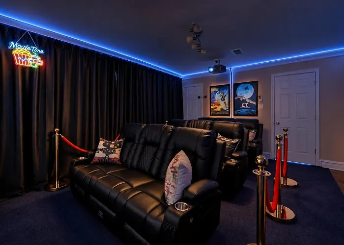 Arcade • Theater • Gym • Office • Sleeps 15 Chicago