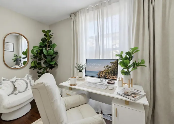 Arcade • Theater • Gym • Office • Sleeps 15 * Chicago